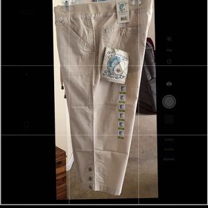 Khaki crop pants by Living Planet